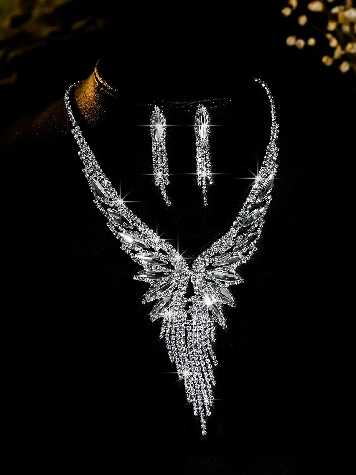 Elegancki komplet naszyjnika i kolczyków w kształcie skrzydeł ✨